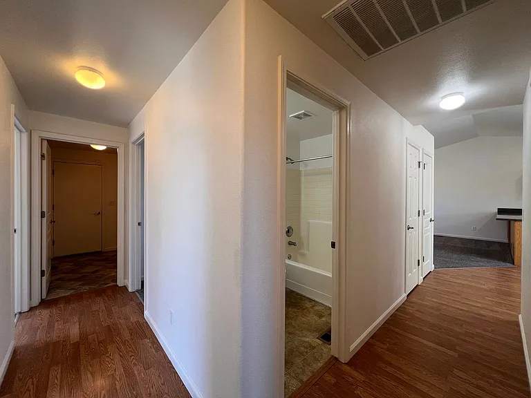 2628 Elizabeth Pkwy — Photo 18