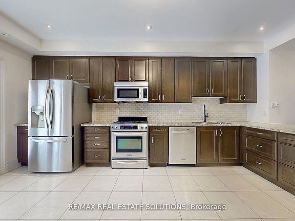 2nd image of 30 Mallingham Ct