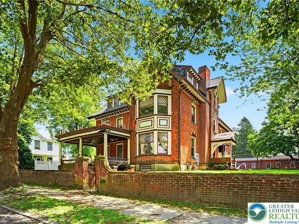 218 Center St, Jim Thorpe, PA 18229