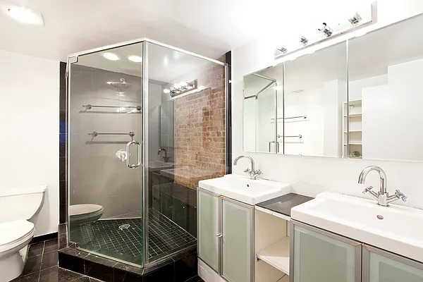 Rented by R New York | media 8