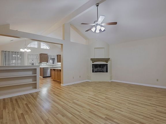 5th image of 211 Faircrest Dr