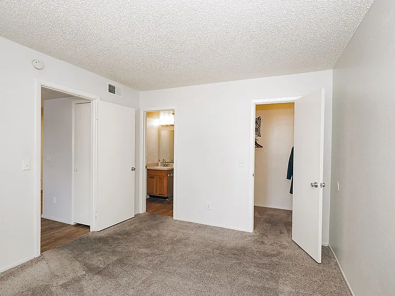 The Canyons on Colter Apartments — Photo 22