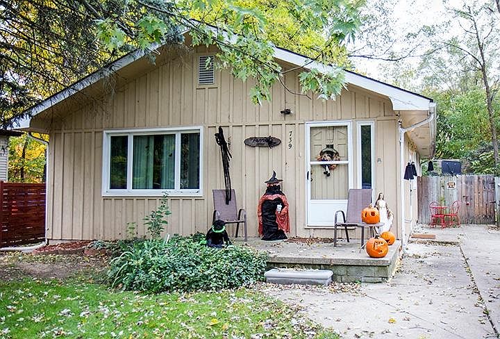 1st image of 739 Bagley Ave