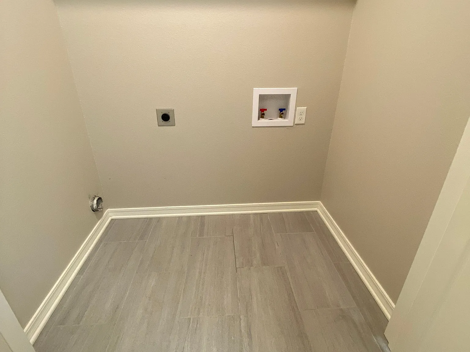 3 bed, 2.0 bath, 1275 sqft, $1,595 — Photo 4
