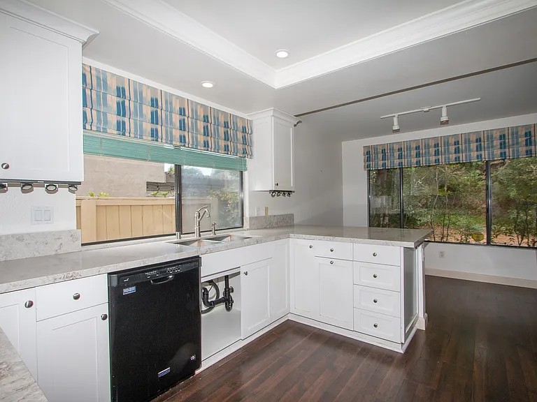 3740 Overpark Rd — Photo 8