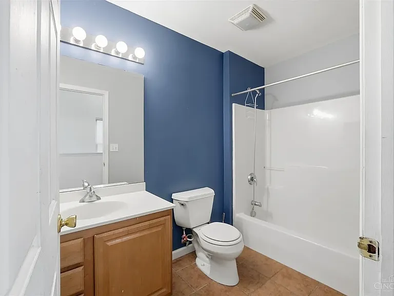 710 W Court St — Photo 14