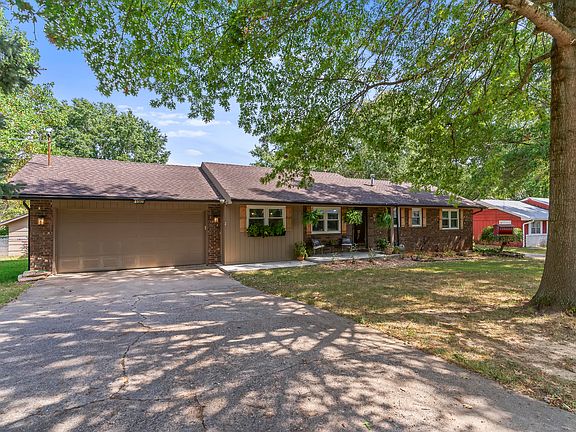 2nd image of 5382 N Lakewood Drive