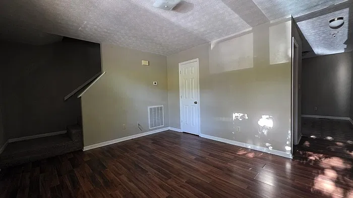 2 bed, 1.5 bath, 1000 sqft, $1,085 — Photo 3