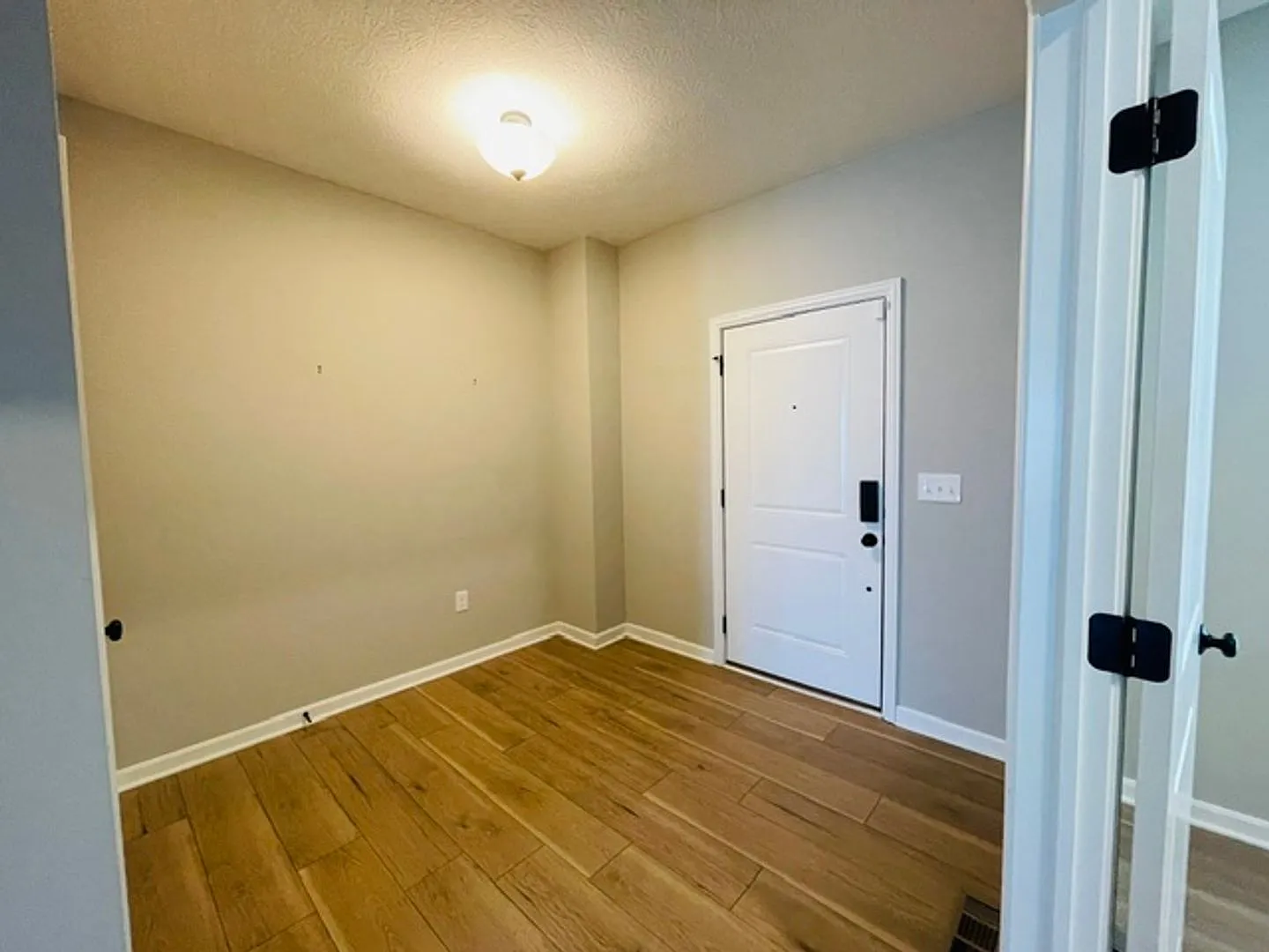 Spacious 4-Bedroom Lewis Center Home in Olentangy Schools with Full Basement — Photo 3