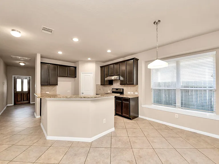3115 Lake Dr — Photo 9