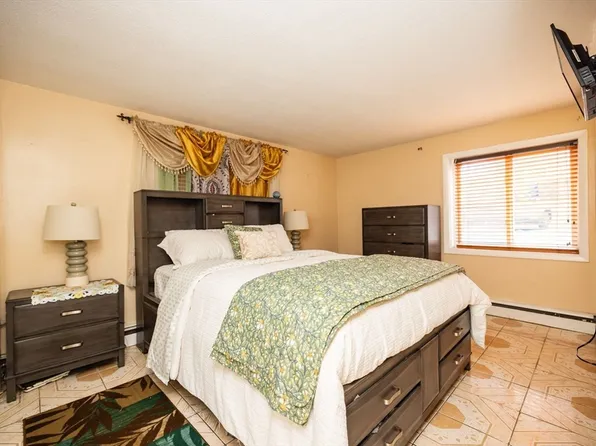 80 Main St APT 1, Malden, MA 02148