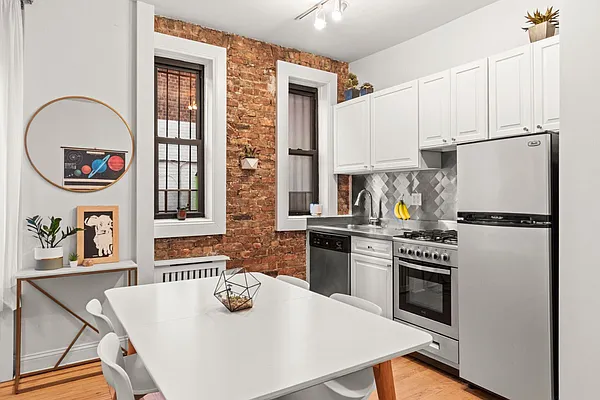 Sold by HomeDax Real Estate | media 9