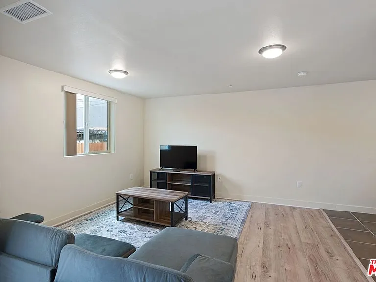 5912 S Flower St — Photo 7