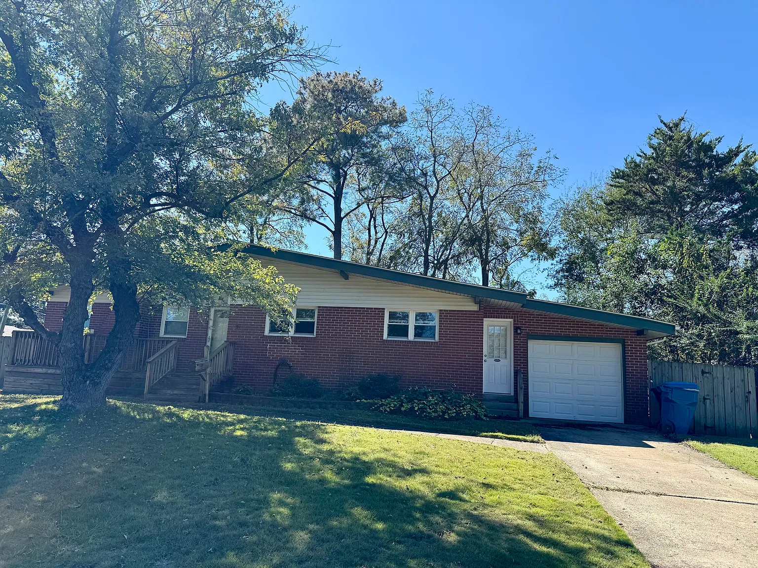 3 bed, 1300 sqft, $2,495 — Photo 1