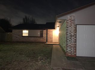 3908 Oak Valley Rd, Oklahoma City, OK 73135