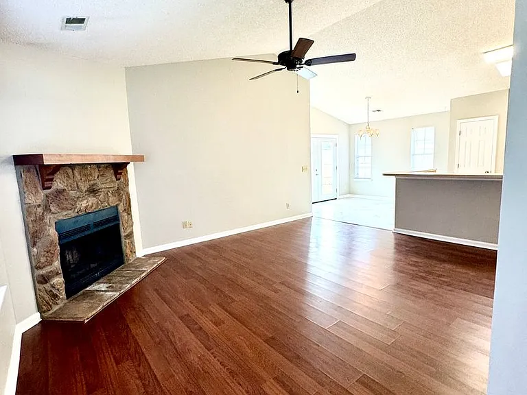 8693 Blackshear Ct — Photo 3
