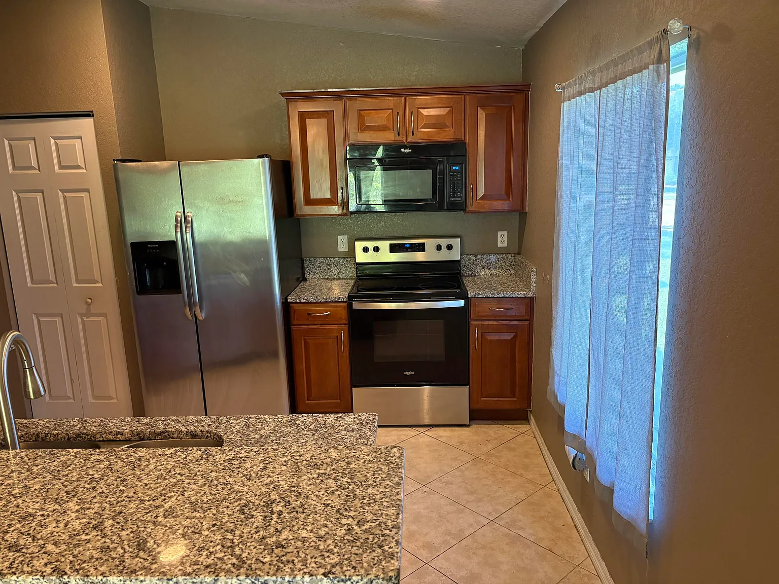 4 bed, 2.0 bath, 1596 sqft, $2,390 — Photo 2