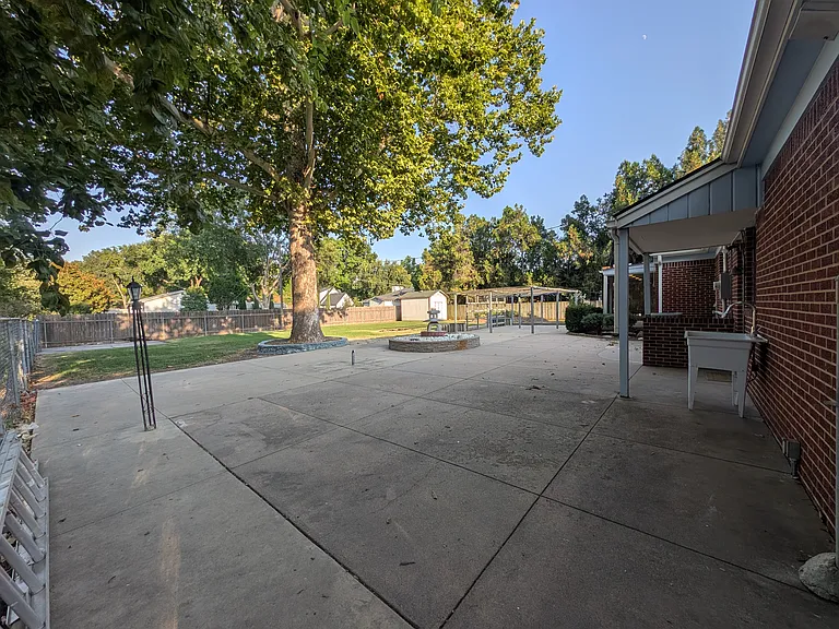 2250 S Hillside St — Photo 15