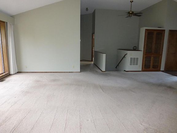 4th image of 1632 E Hanley Ave
