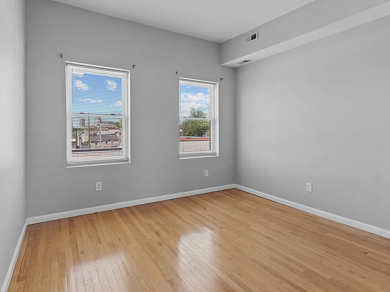 513 S Chester St — Photo 17