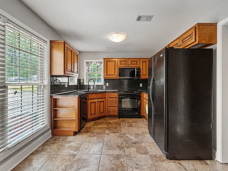 6204 Perry Ave — Photo 6