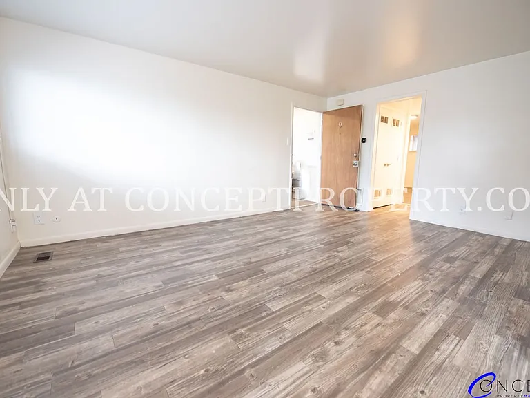 425 E 3rd Ave — Photo 74