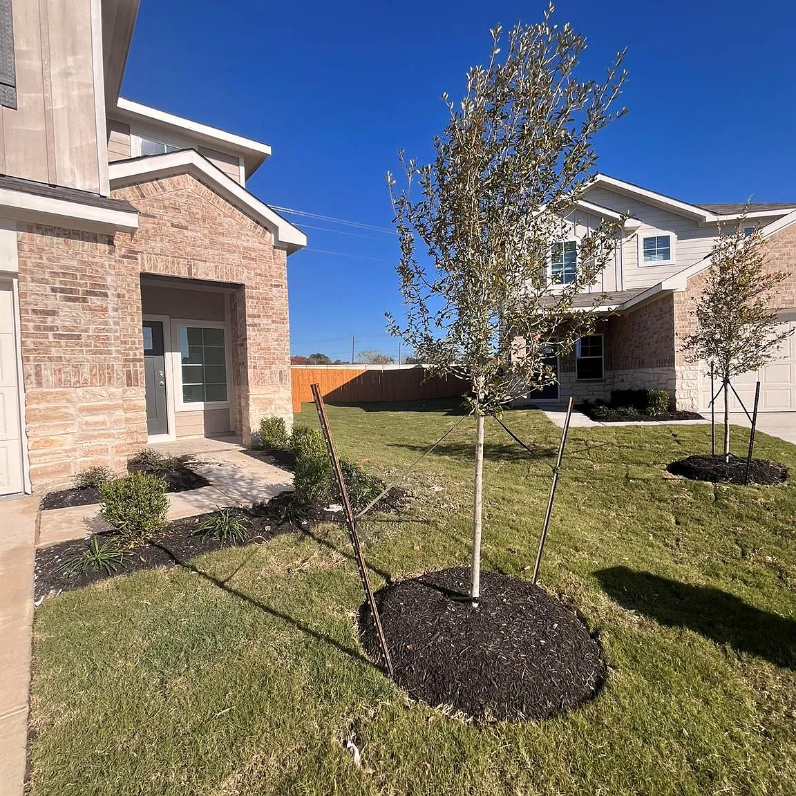 3 bed, 2.5 bath, 1713 sqft, $1,995 — Photo 2
