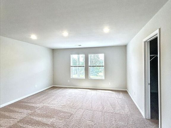 4th image of 2160 Willow Glen Dr