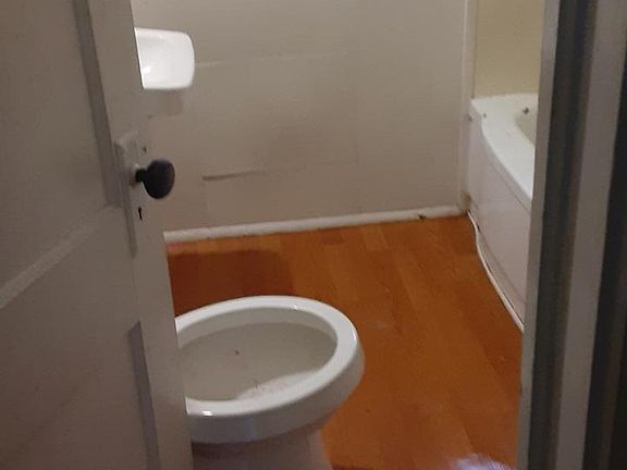 2nd image of 608 W Locust Ave