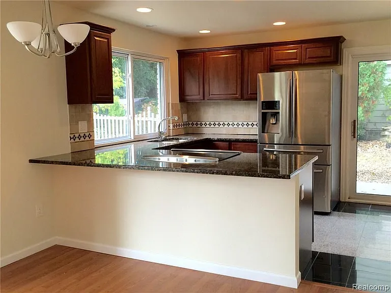 4307 Cypress Dr — Photo 3