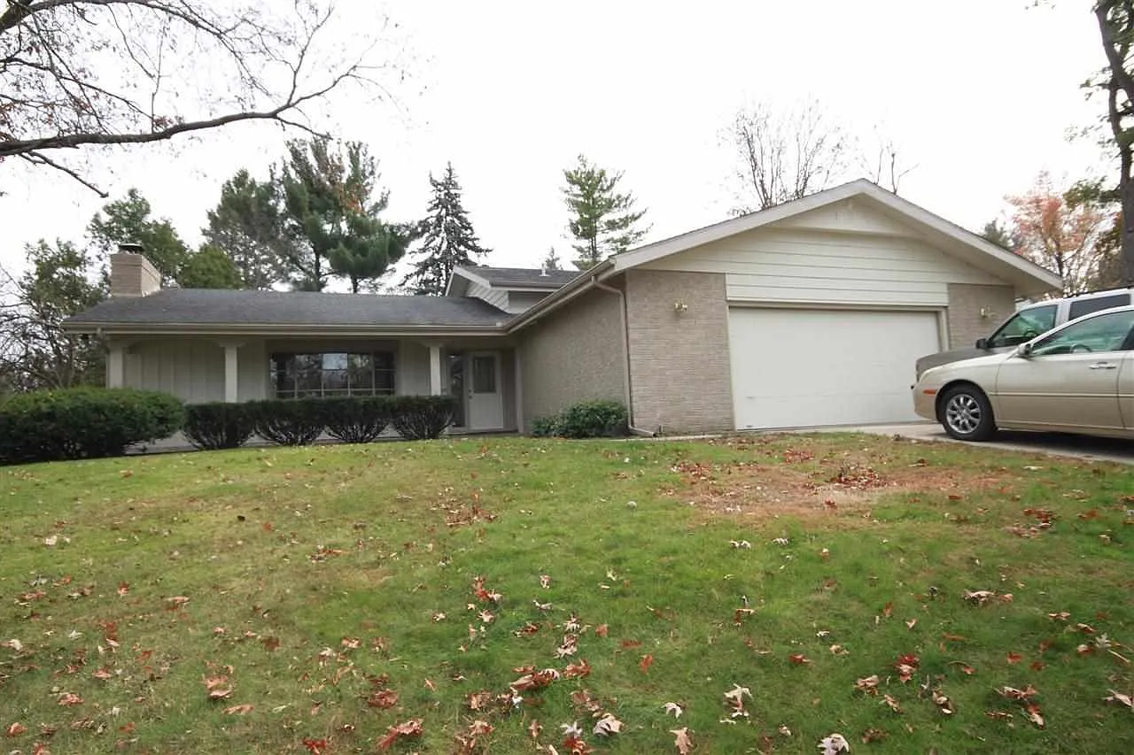 3522 Springbrook Dr photo 1