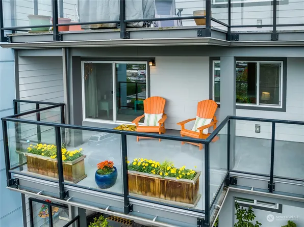 2040 13th Avenue W #22, Seattle, WA 98119