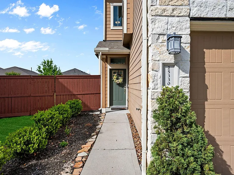 25330 Fallen Acorn Ct — Photo 27