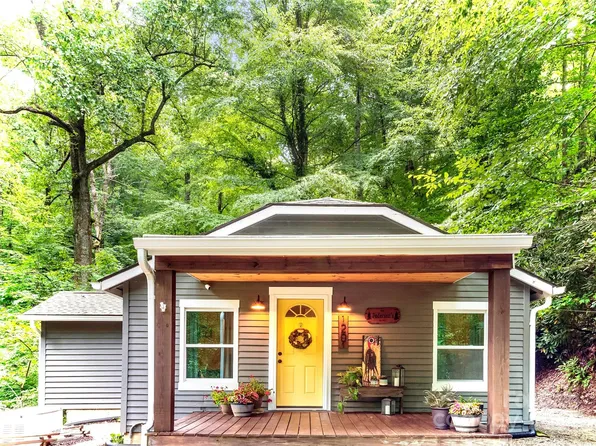 1201 Davis Mountain Rd, Hendersonville, NC 28739