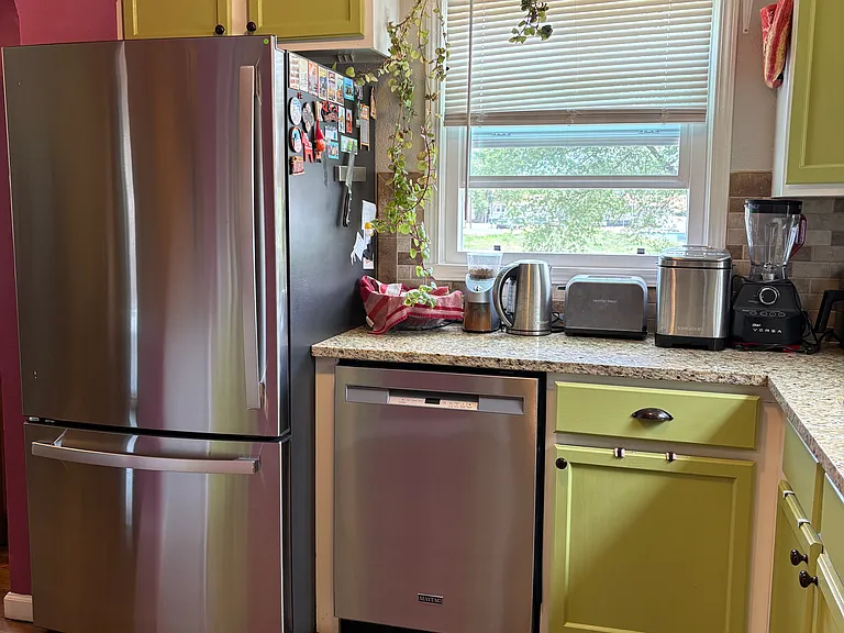 Kitchen - new fridge with ice maker and new dish washer