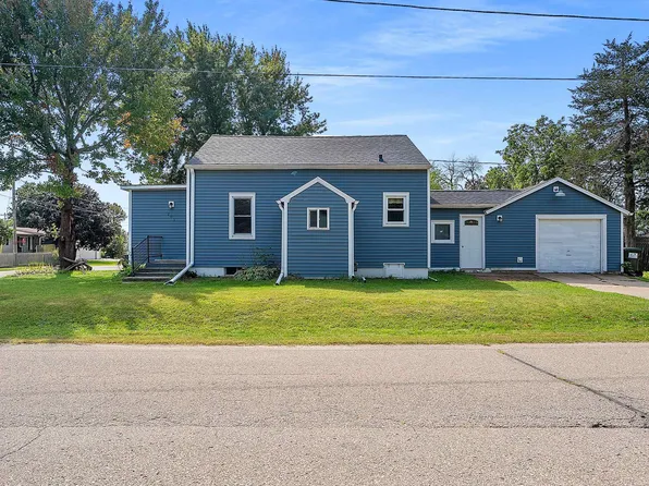 201 2nd Ave, Weyauwega, WI 54983