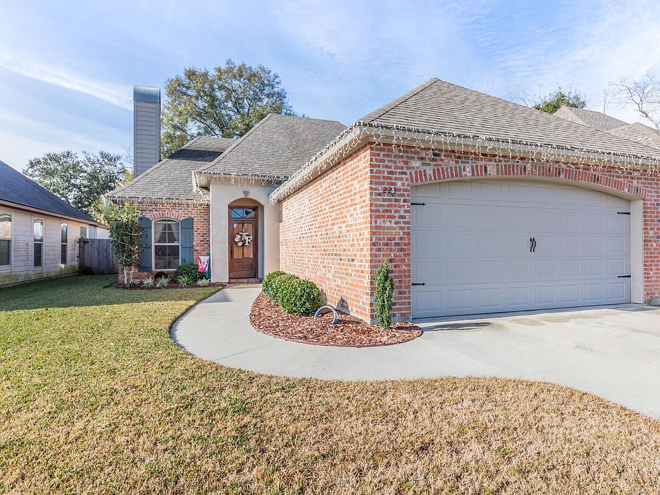 1st image of 223 Crenshaw Dr