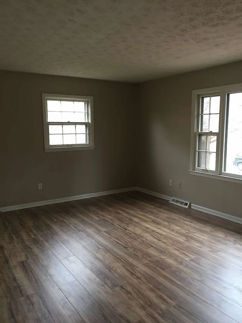 4 bed, 2000 sqft, $2,850 — Photo 2
