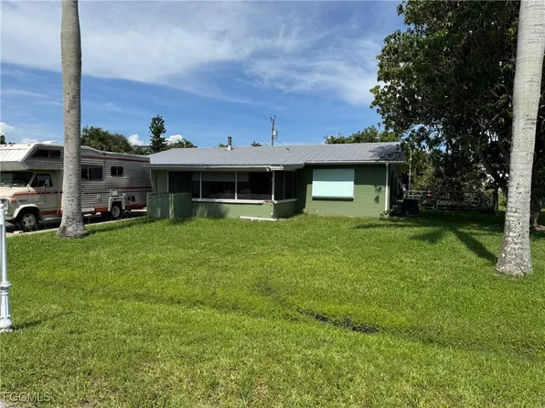 15976 Bellflower St, Bokeelia, FL 33922