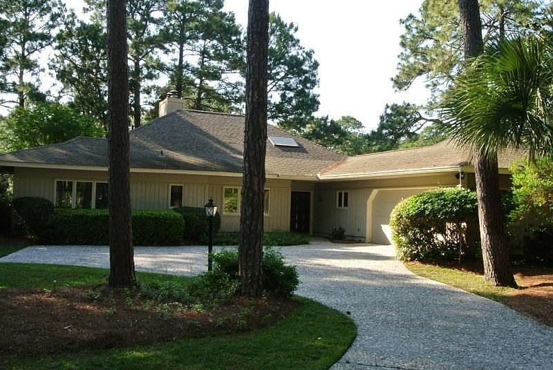 1st image of 16 Hickory Knoll Pl