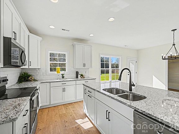 5th image of 1030 Redbud Way