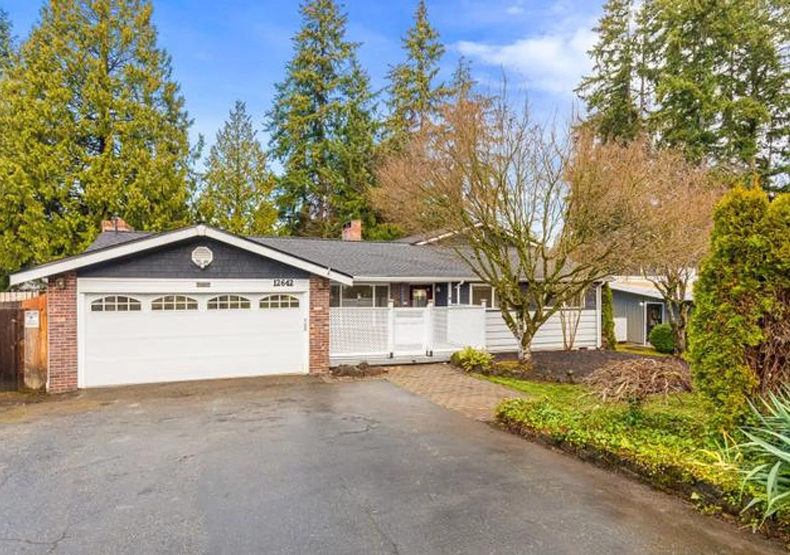 Charming Rose Hill Home With Space To Relax & Entertain! — Photo 1