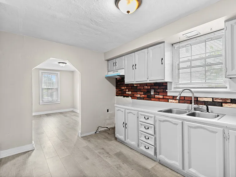 315 Averill Ave — Photo 10
