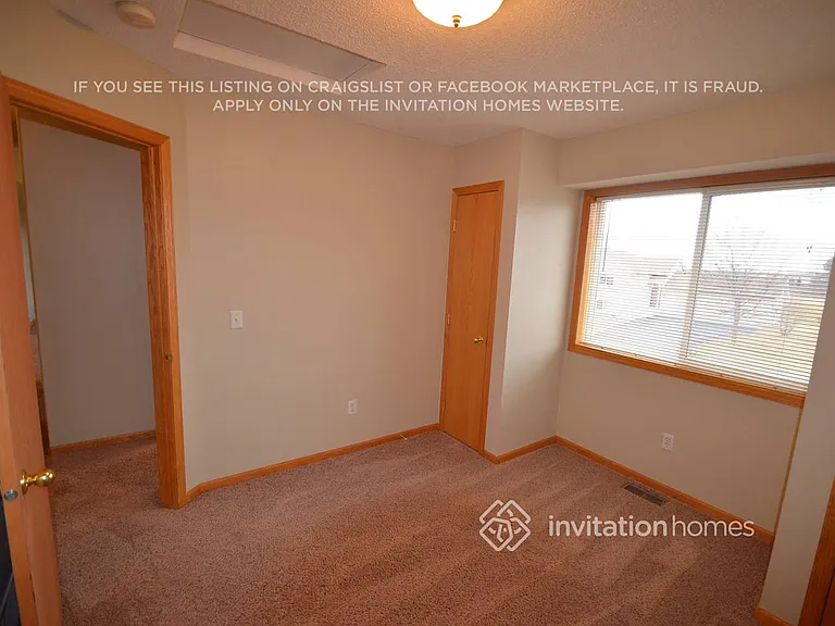2243 Belfast St W — Photo 9