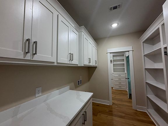 5th image of 16 Redmont Dr