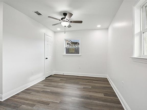 5th image of 121 Carmen Dr