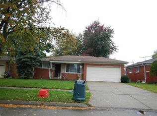 29255 Ridgefield Ave, Warren, MI 48088