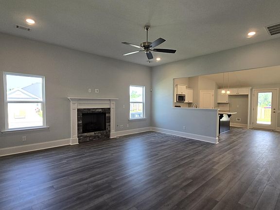 3rd image of 935 Holbrook Drive