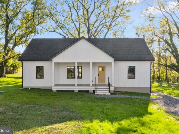 73 Stoneham St, Saluda, VA 23149