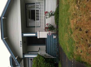 7832 Roosevelt Way NE, Seattle, WA 98115